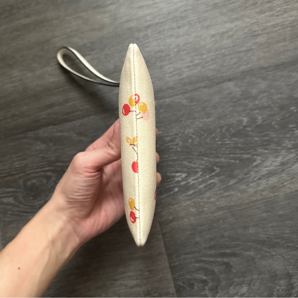 NWOT Coach cherry 🍒 print wristlet mini wallet - Picture 4 of 6